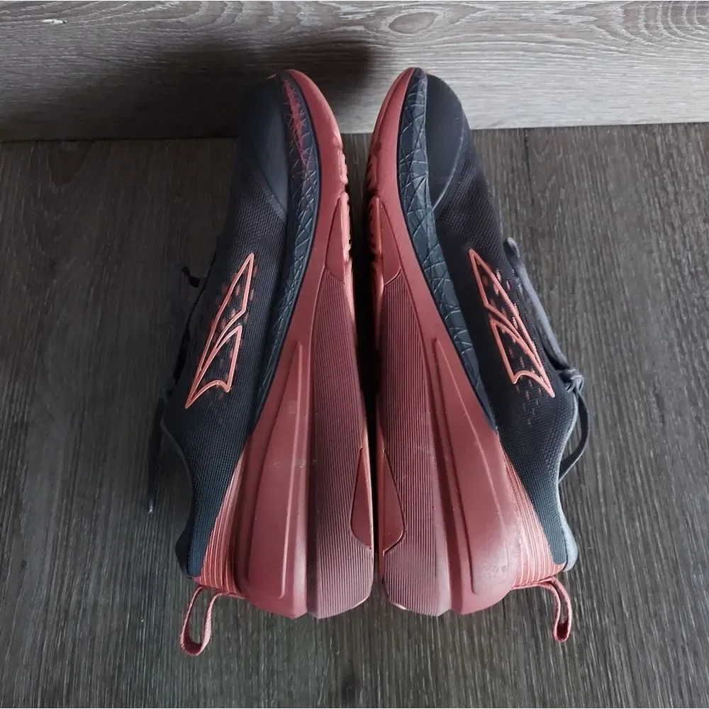 Altra Ego Paradigm 5 Running Shoe in Gray/Coral Size 10.5